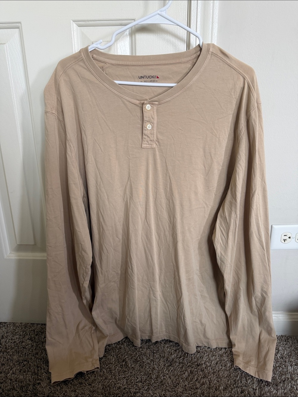 UNTUCKit Men’s Long-Sleeve Henley in Beige